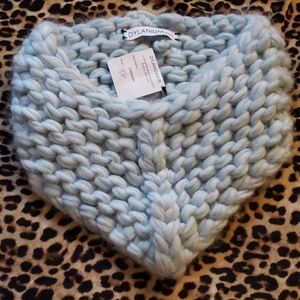 Dylanium knits scarf